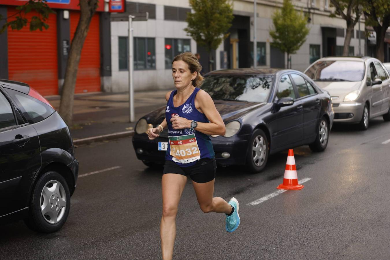 Fotos: 2.500 corredores inundan Vitoria en el Maratón Fiz