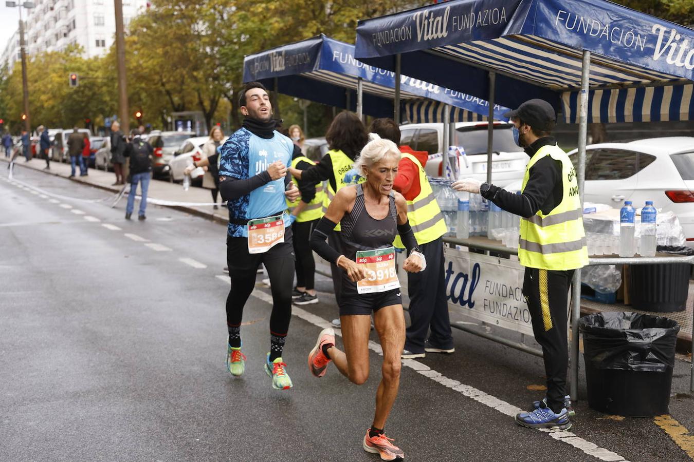 Fotos: 2.500 corredores inundan Vitoria en el Maratón Fiz