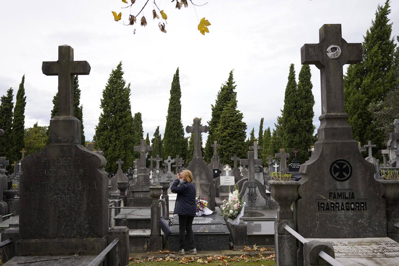 Fotos: Los cementerios de Bizkaia se preparan para recibir el día de Todos los Santos