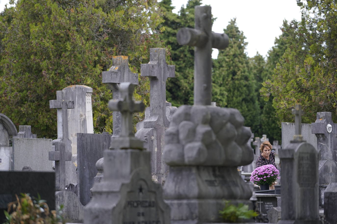 Los cementerios de Derio y Deusto han registrado 40.000 visitas de los últimos diez días.