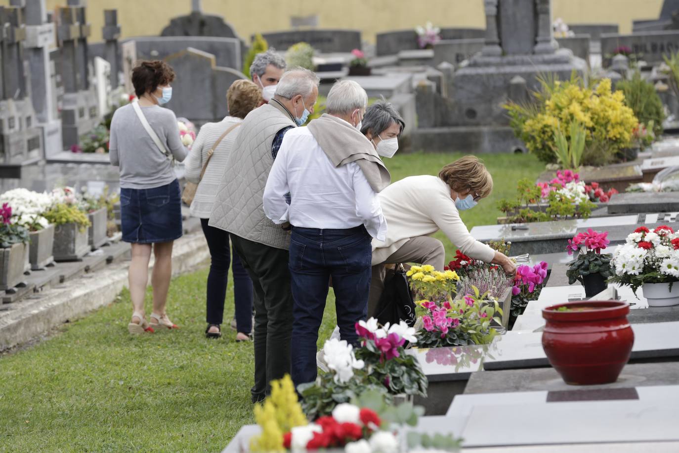 Los cementerios de Derio y Deusto han registrado 40.000 visitas de los últimos diez días.