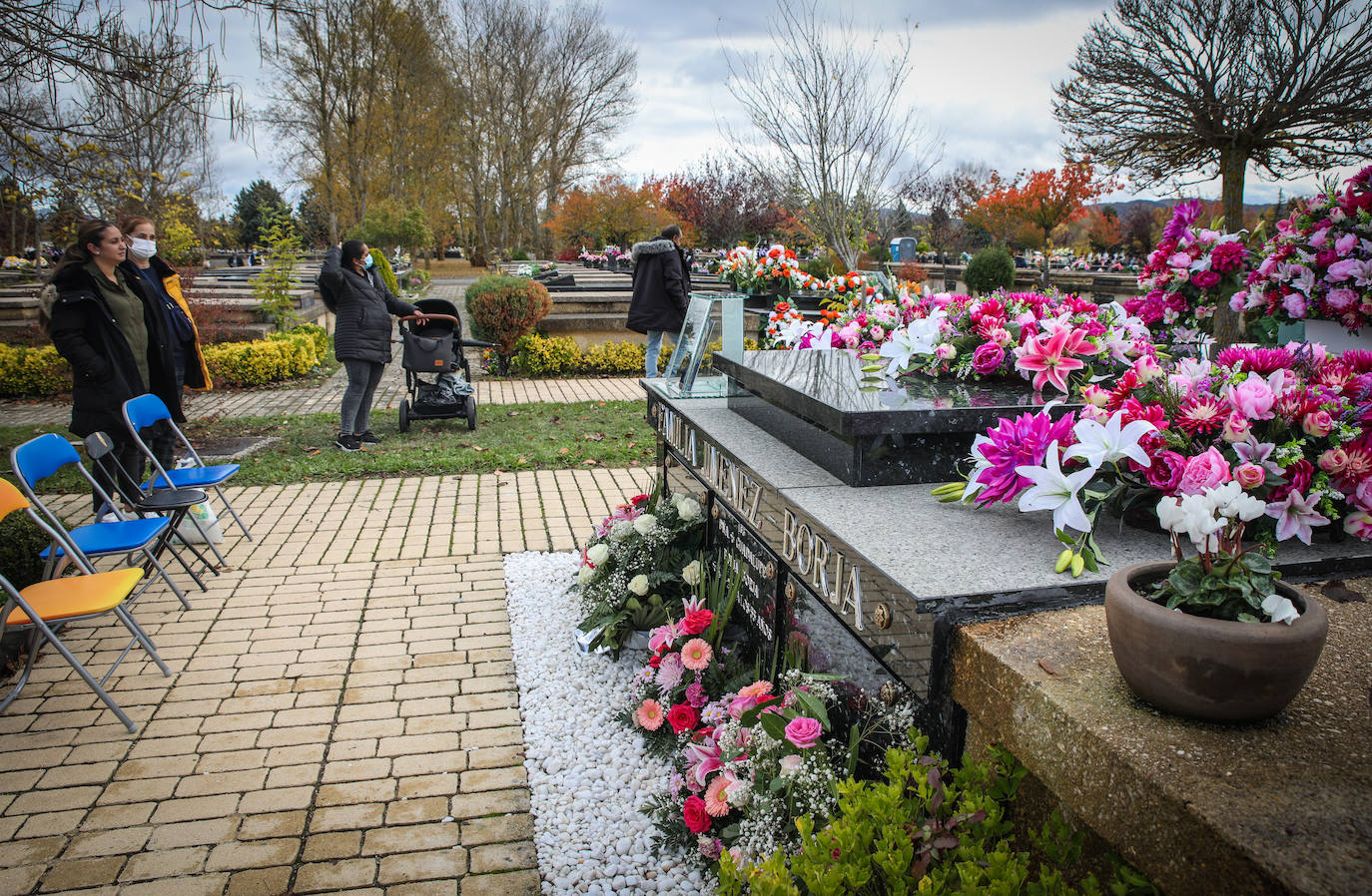 Fotos: Todos los Santos en los cementerios de Vitoria