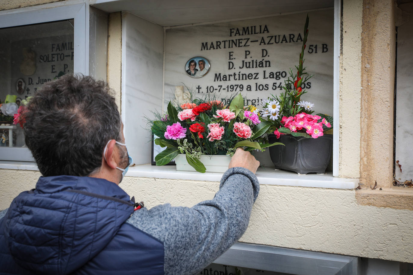 Fotos: Todos los Santos en los cementerios de Vitoria