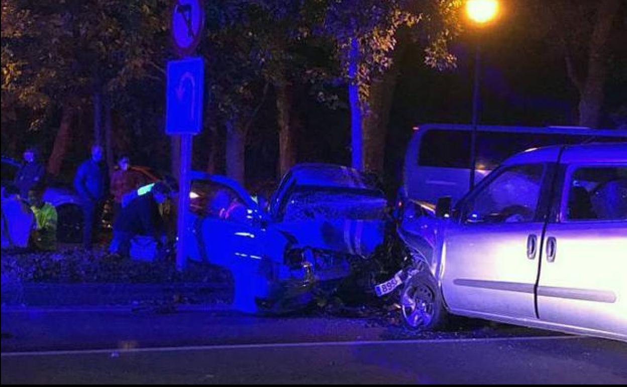 Los dos vehículos implicados en el accidente de Mutriku.