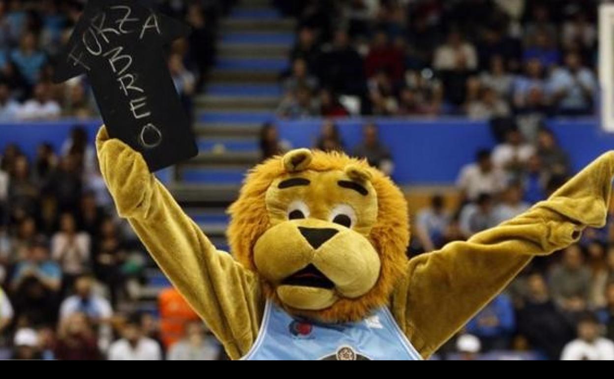 La mascota del Breogán, acusada de «insultar» y «atacar» a los jugadores del UCAM Murcia