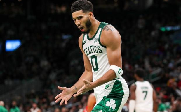 Tatum es una superestrella, pero le cuesta jugar en equipo