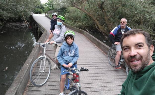 En bicicleta por los alrededores de la ciudad.