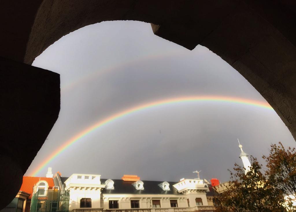 Fotos: El curioso &#039;doble&#039; arcoiris que nos ha regalado la lluvia en Bilbao