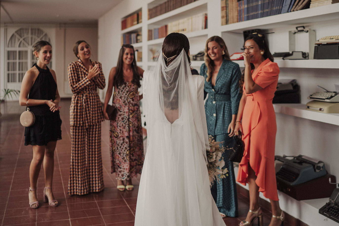 Fotos: Jone, la novia bilbaína del vestido desmontable y su boda soñada en Burgos