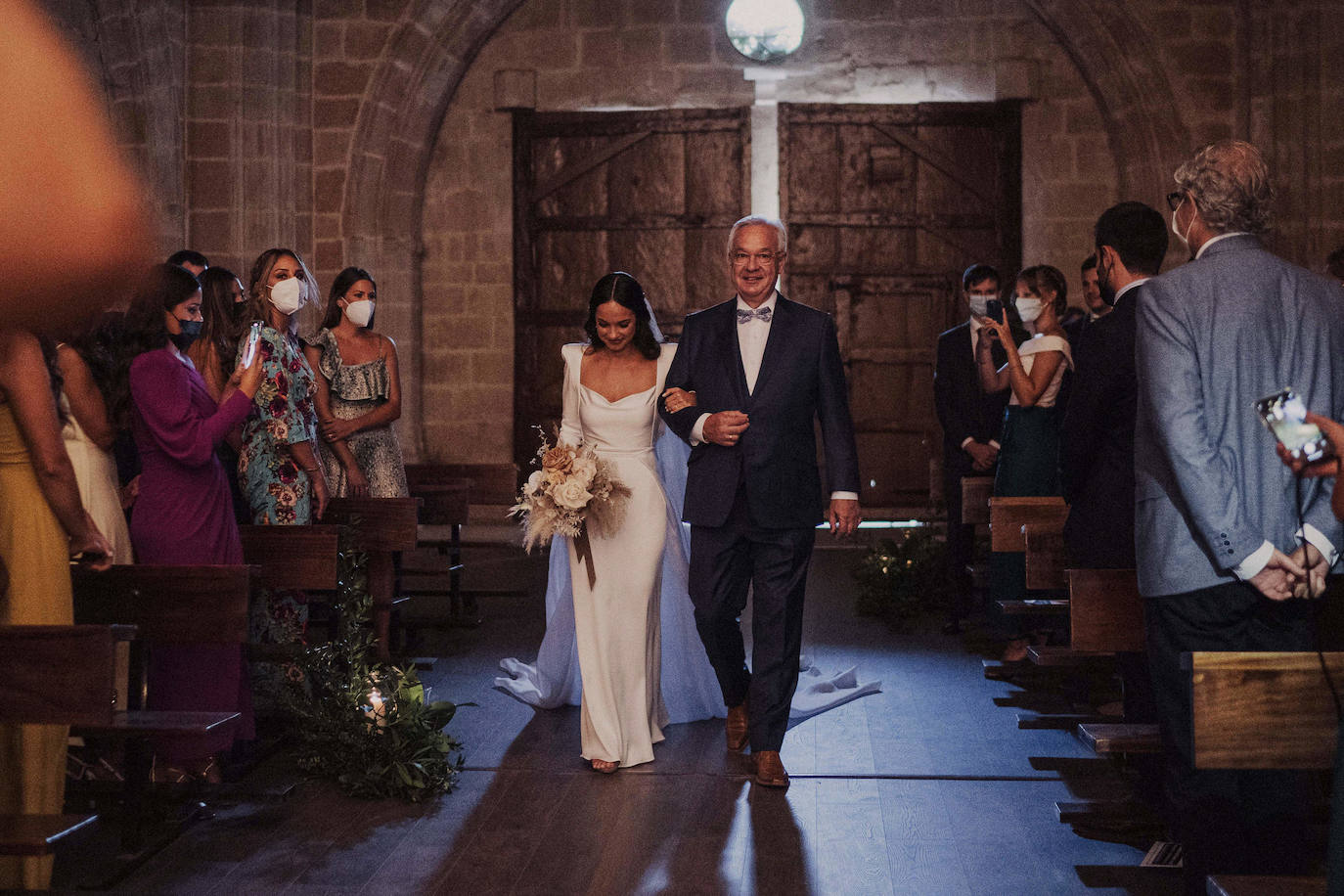 Fotos: Jone, la novia bilbaína del vestido desmontable y su boda soñada en Burgos