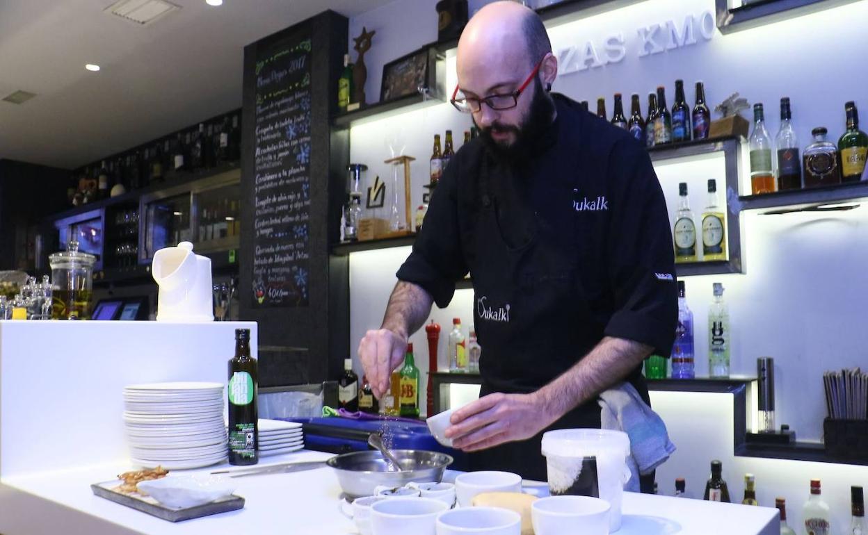 Luis Ángel Plágaro, en la cocina.