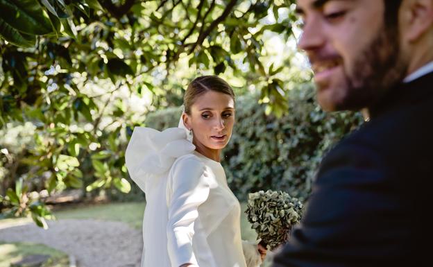 Virginia, la novia bilbaína del 'vestido-flor' y su boda en la Universidad de Deusto