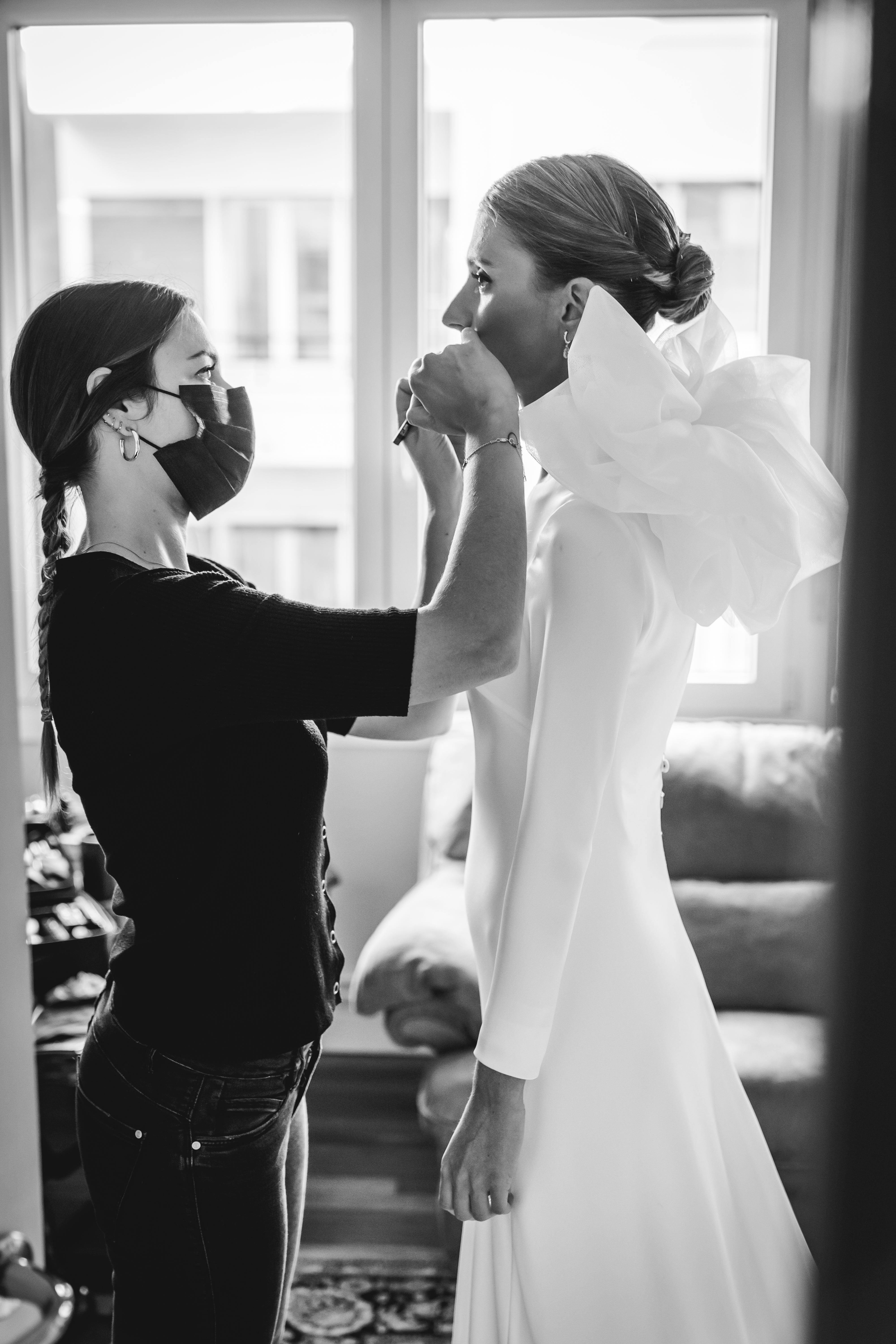 Fotos: Virginia, la novia bilbaína del &#039;vestido-flor&#039; y su boda en la universidad de Deusto