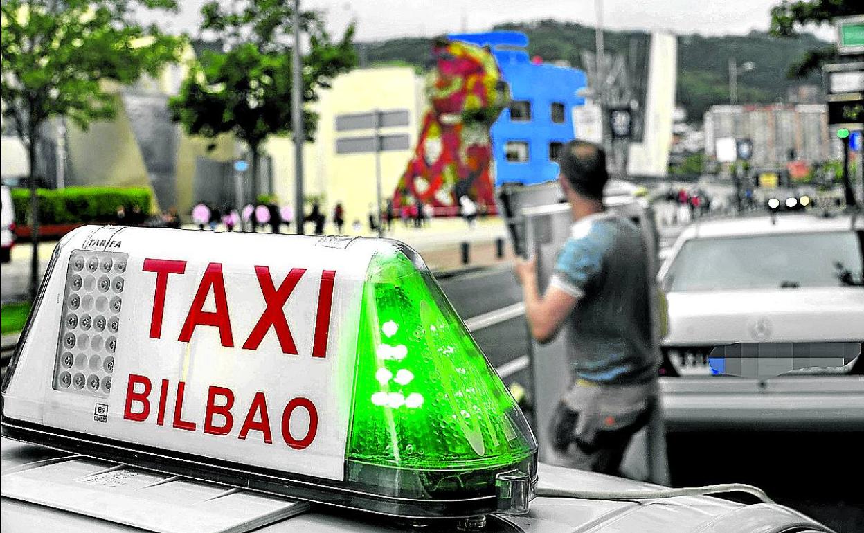 Pórtico Nos vemos luces Taxistas de Bilbao piden ampliar su horario hasta fin de año | El Correo