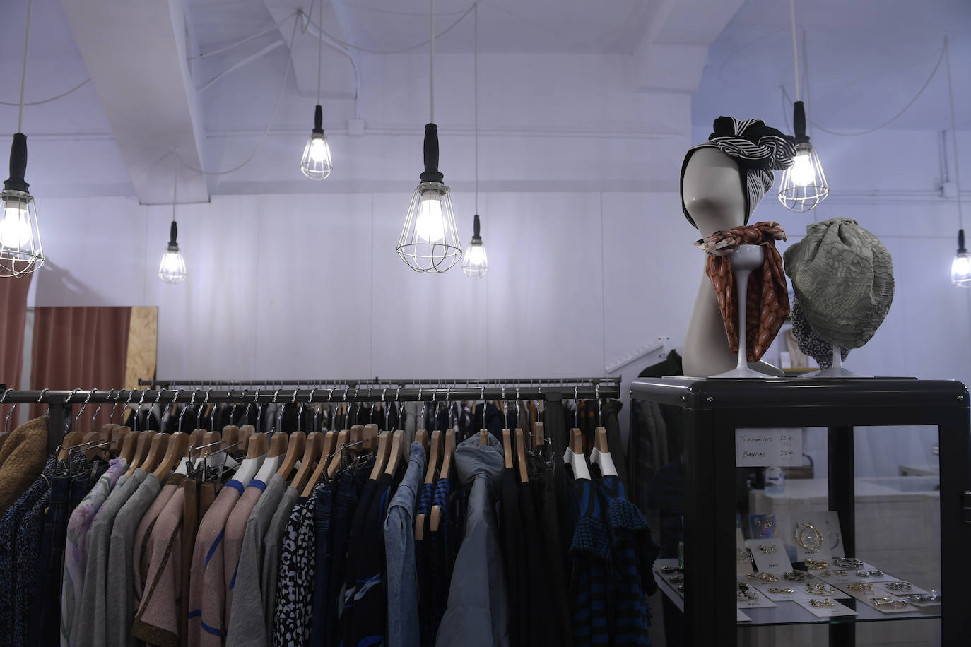 Fotos: Ni flecos, ni volantes: Así es la tienda de estos dos amigos en Bilbao La Vieja