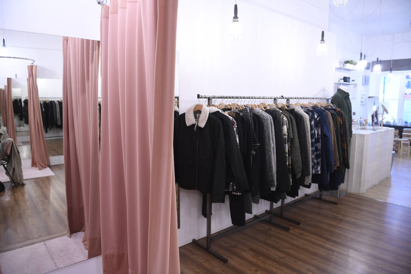 Fotos: Ni flecos, ni volantes: Así es la tienda de estos dos amigos en Bilbao La Vieja