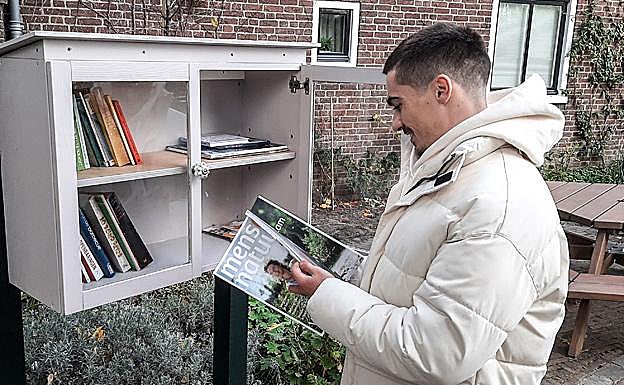 Galería. En los parques de Deventer pueden encontrarse depósitos de libros, de los que disponen sus ciudadanos.