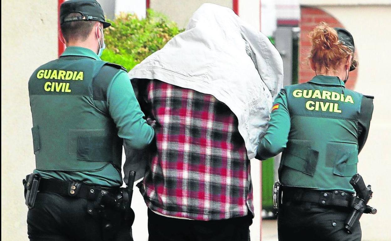 El presunto autor del crimen, en el momento de su detención.