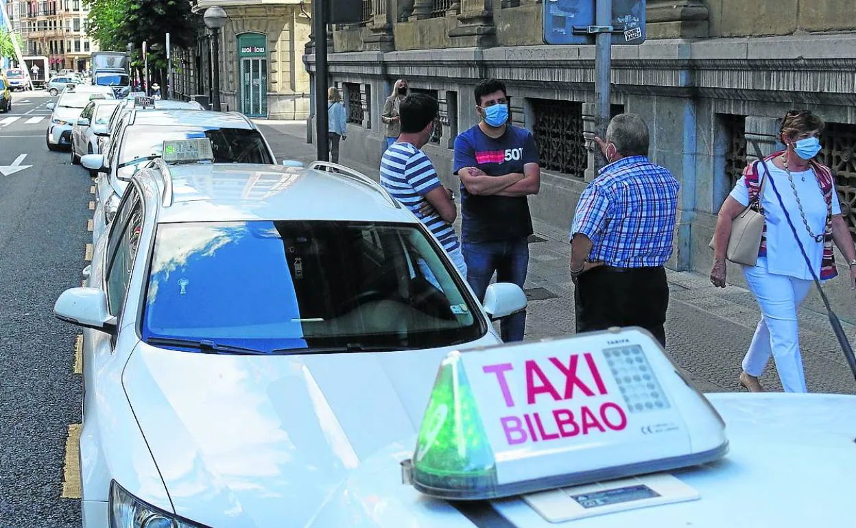 En Bilbao hay 774 licencias de taxi, un servicio público de regulación municipal. 
