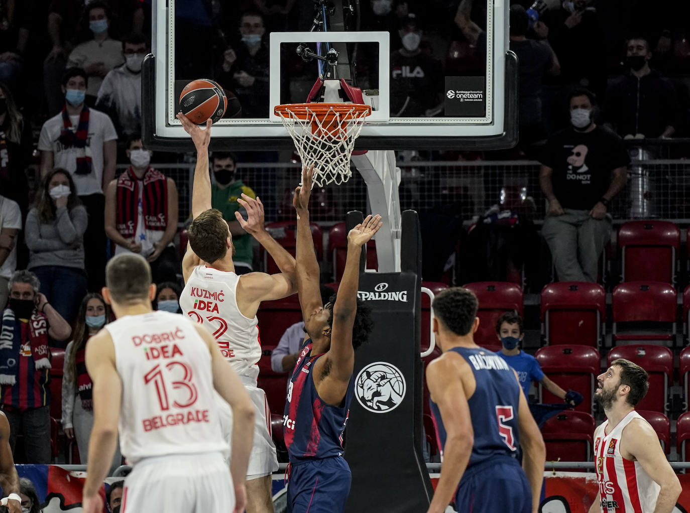 El Baskonia recibe al Estrella Roja en el Buesa Arena.