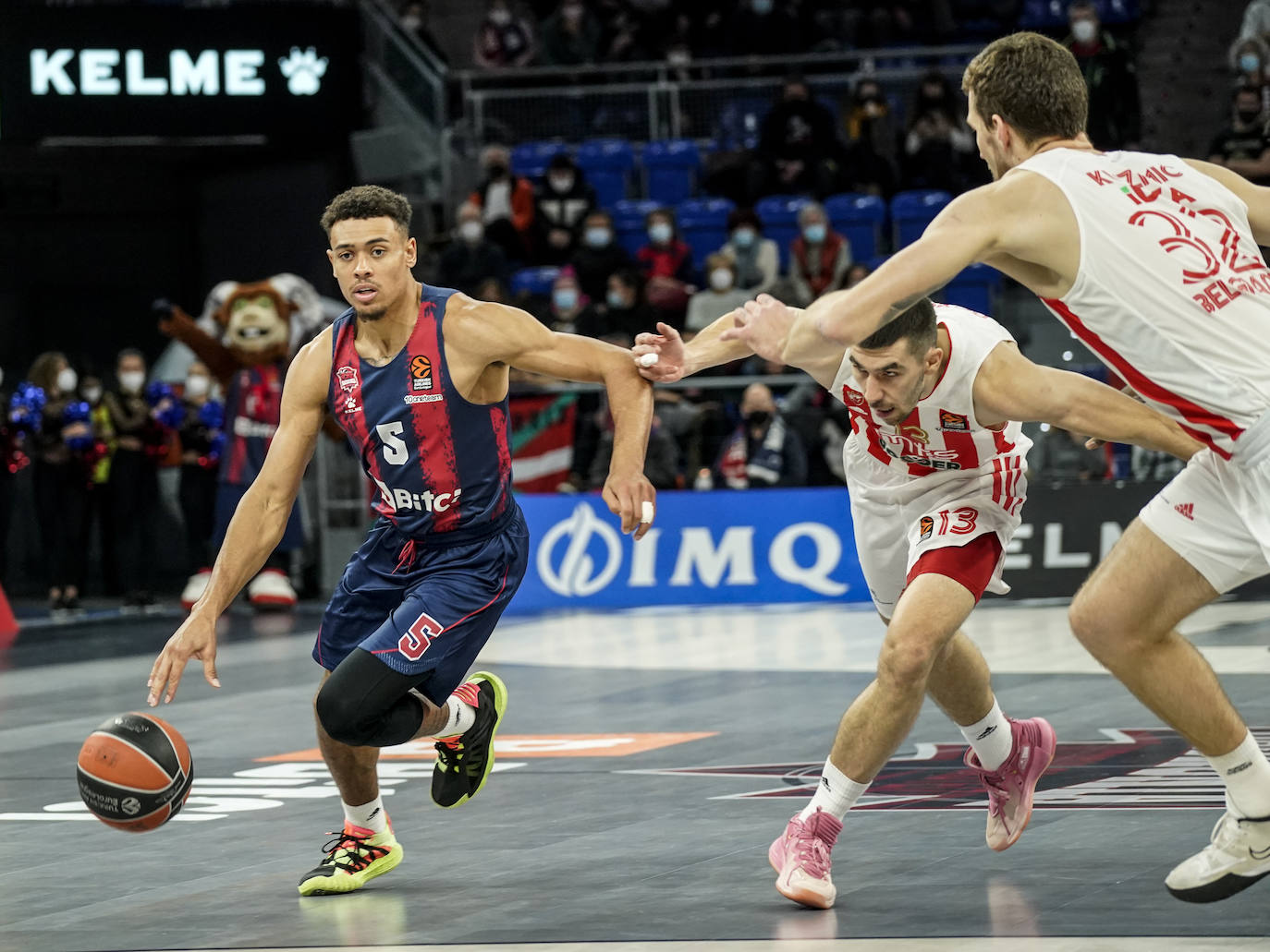 El Baskonia recibe al Estrella Roja en el Buesa Arena.