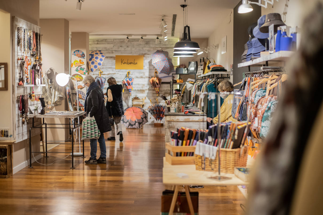 Fotos: Cinco creadoras abren una tienda efímera en el centro de Bilbao