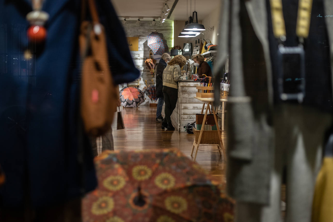 Fotos: Cinco creadoras abren una tienda efímera en el centro de Bilbao