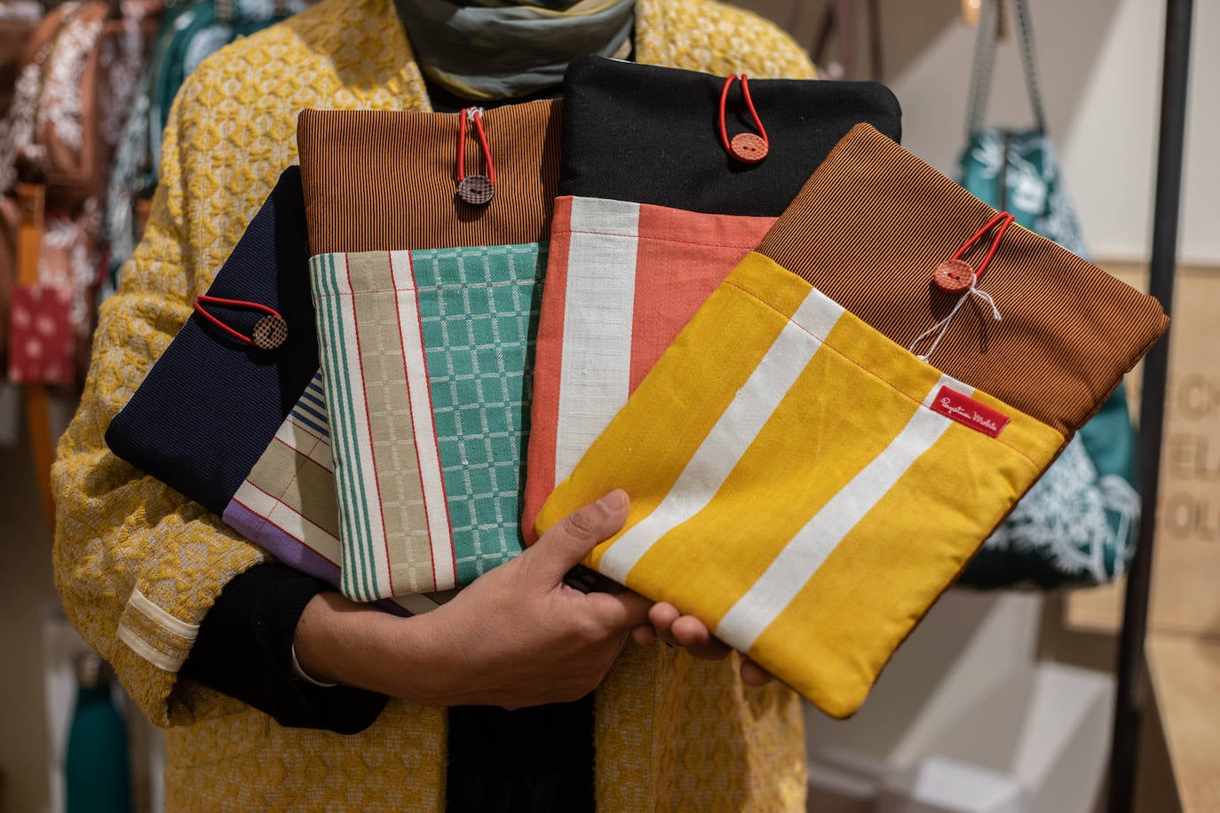 Fotos: Cinco creadoras abren una tienda efímera en el centro de Bilbao