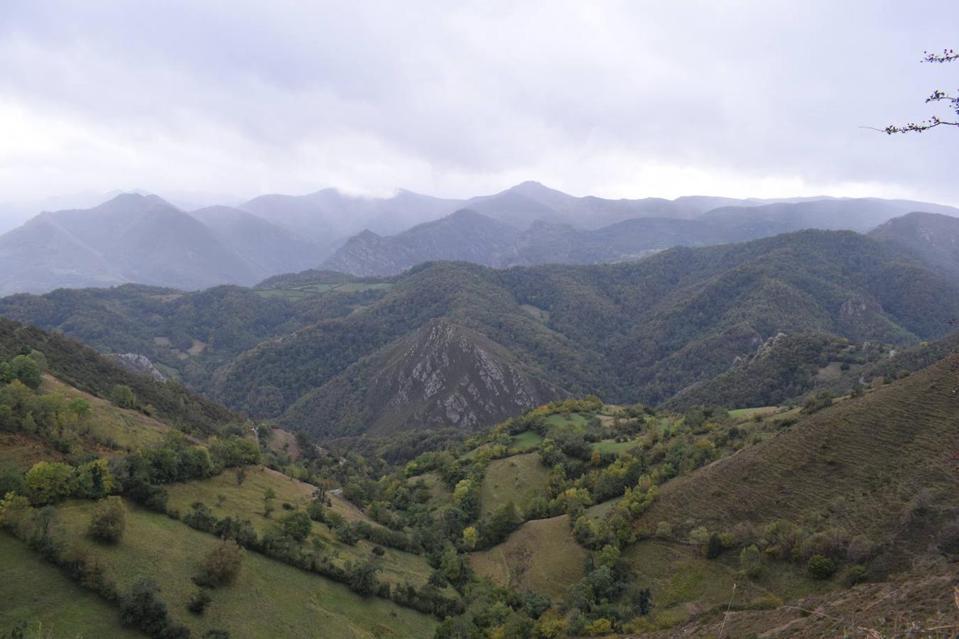 Panorámica durante la ruta de las Brañas de Vicenturo Cueiro (Teverga).