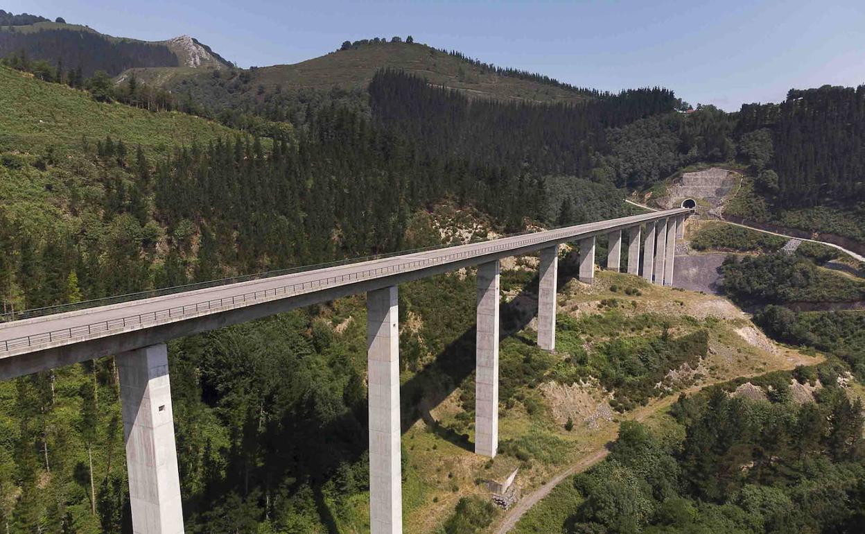 Las obras del TAV provocaron grandes desprendimientos en Aramaio. 