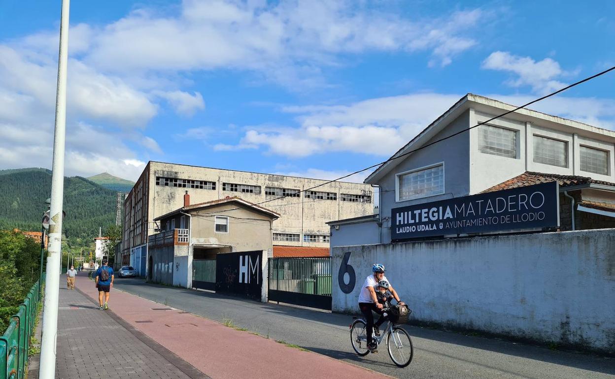 El matadero de Llodio se cerró de forma indefinida el 2 de julio pasado. 