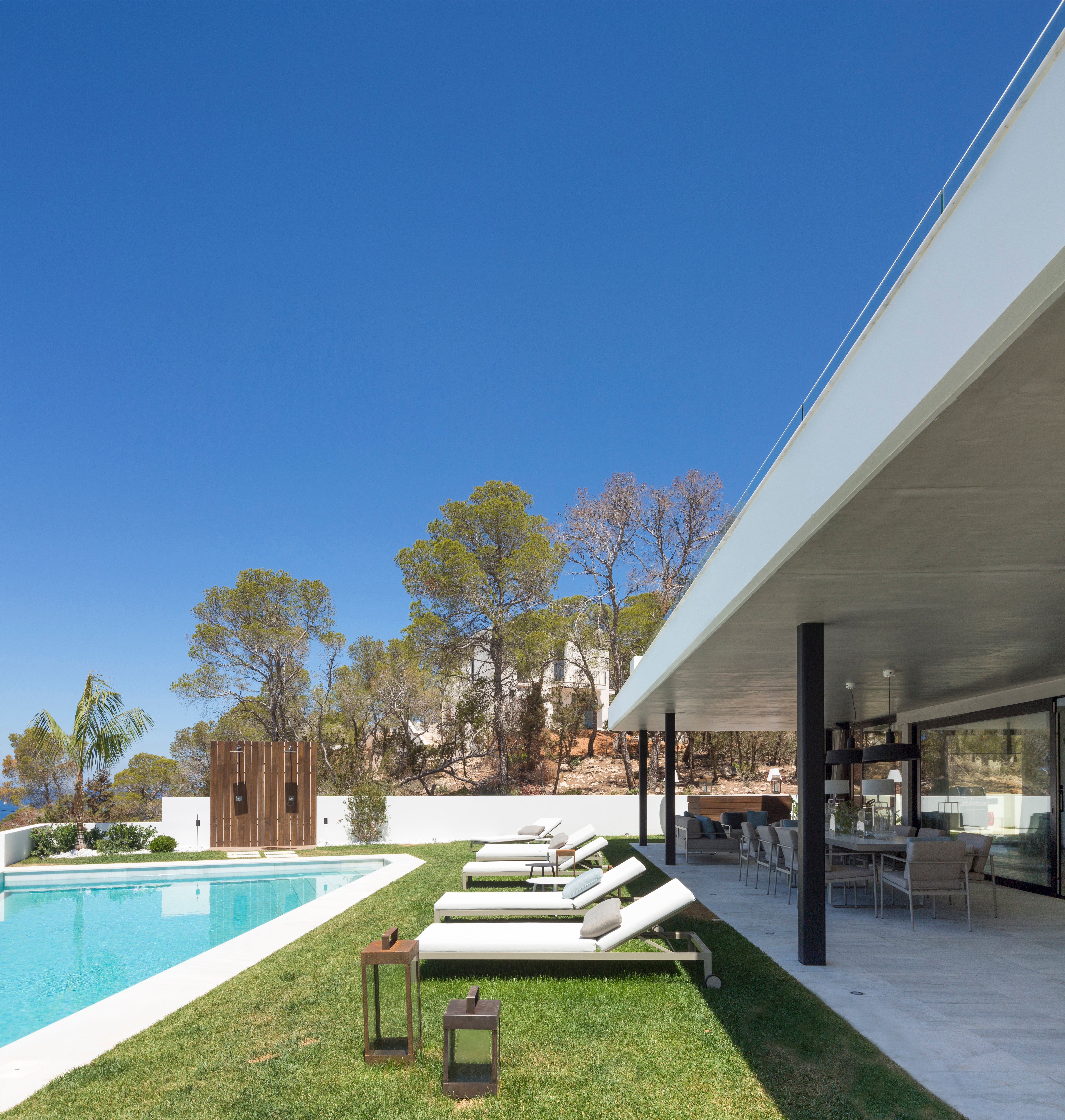 Fotos: Una interiorista vizcaína reforma el lujoso chalet de un futbolista en Ibiza