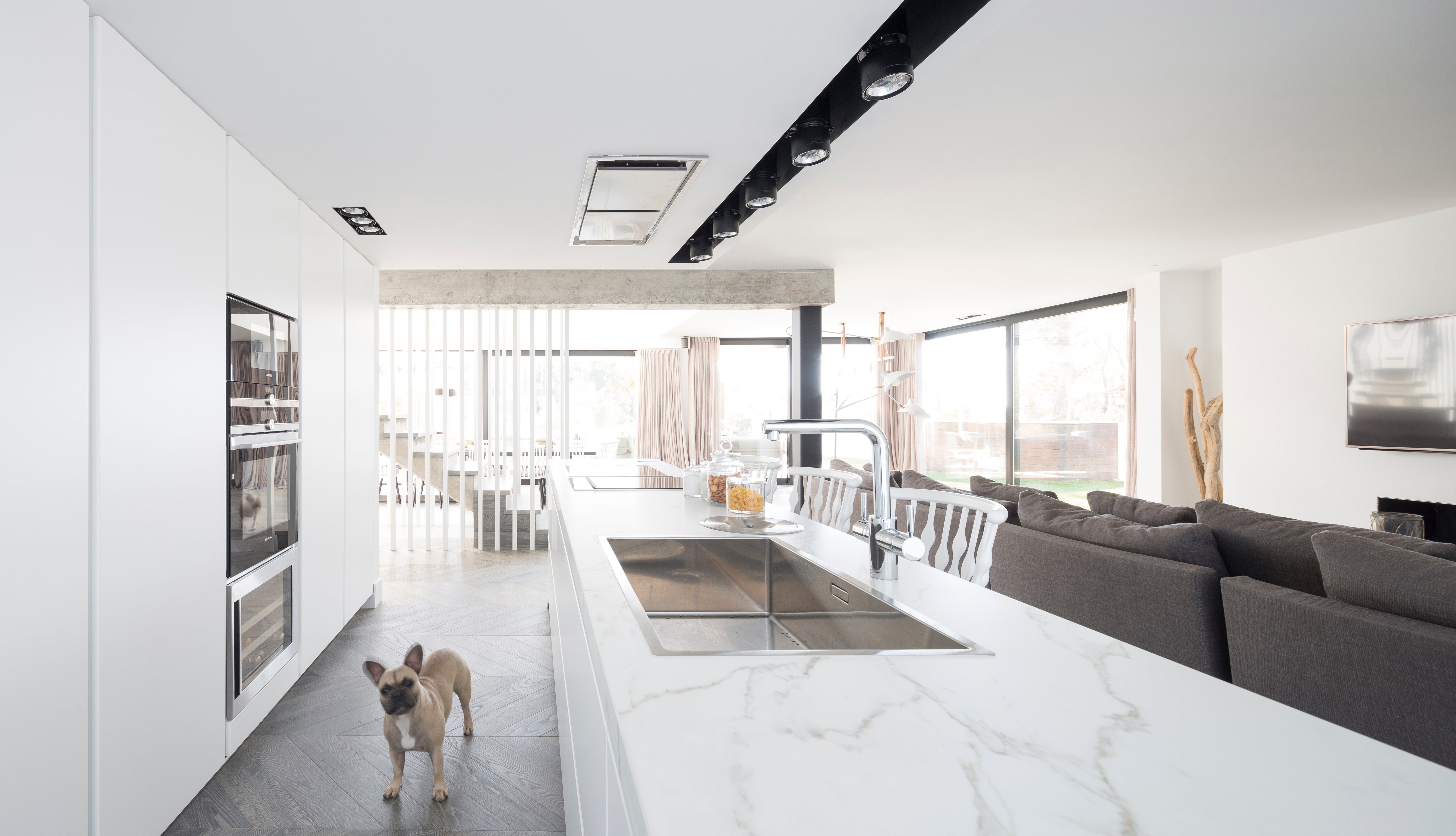 Fotos: Una interiorista vizcaína reforma el lujoso chalet de un futbolista en Ibiza