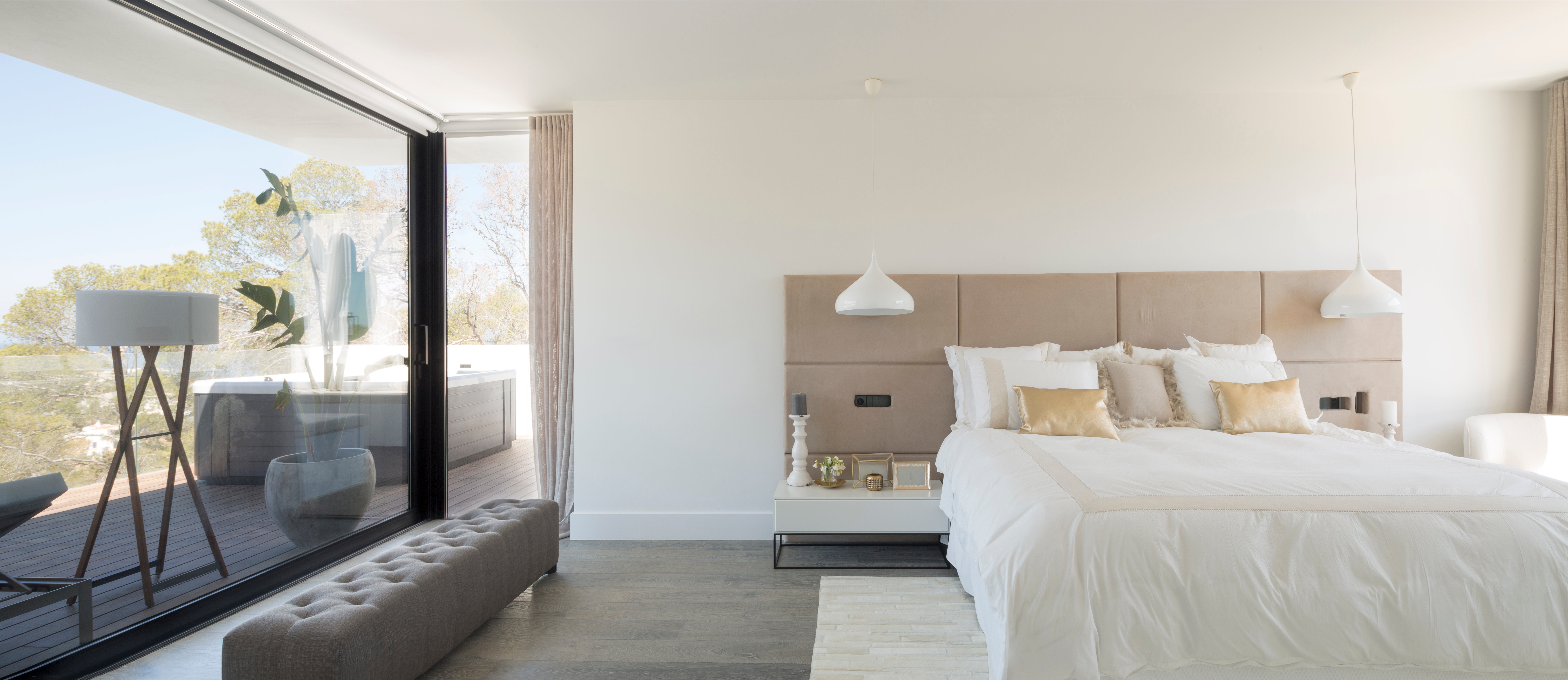 Fotos: Una interiorista vizcaína reforma el lujoso chalet de un futbolista en Ibiza