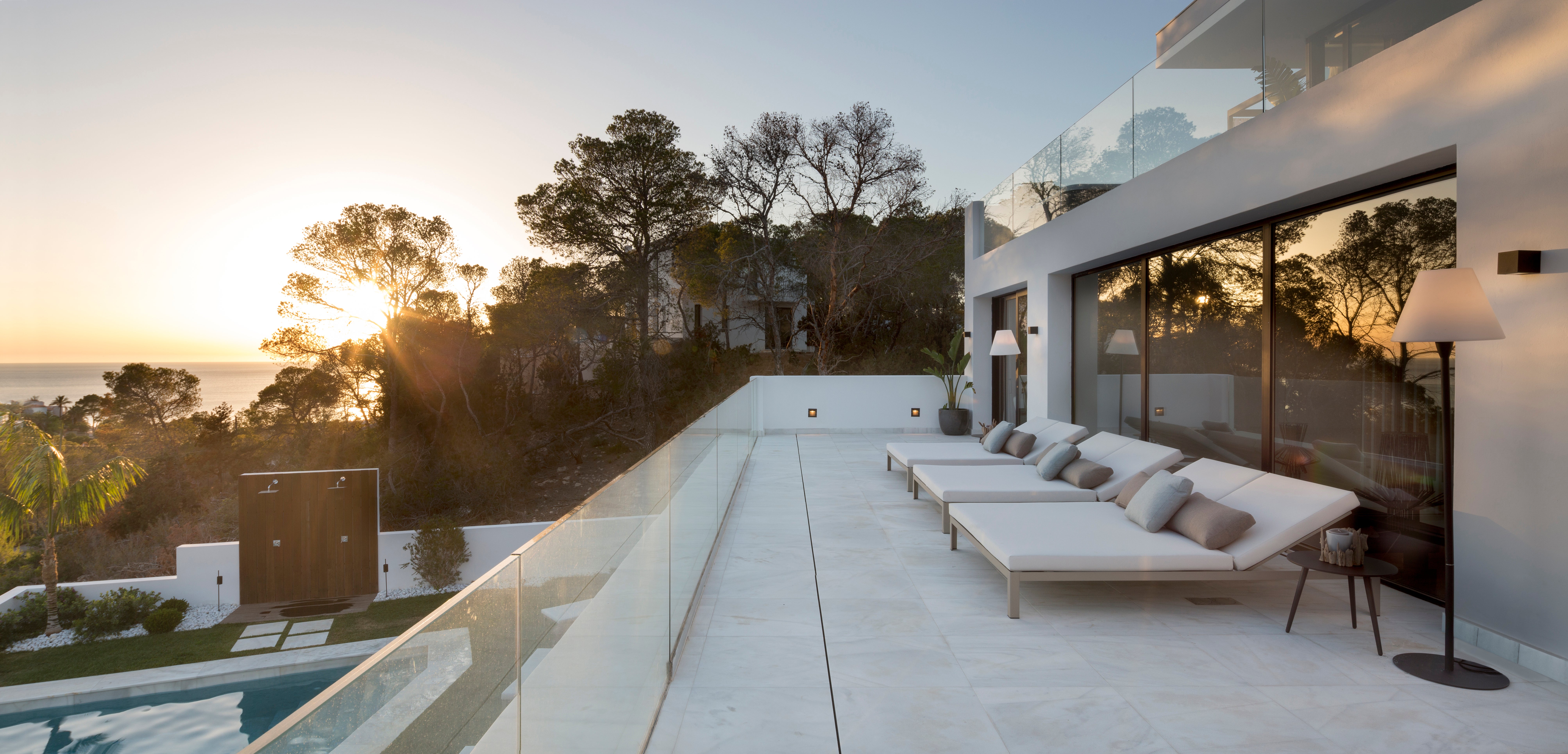 Fotos: Una interiorista vizcaína reforma el lujoso chalet de un futbolista en Ibiza