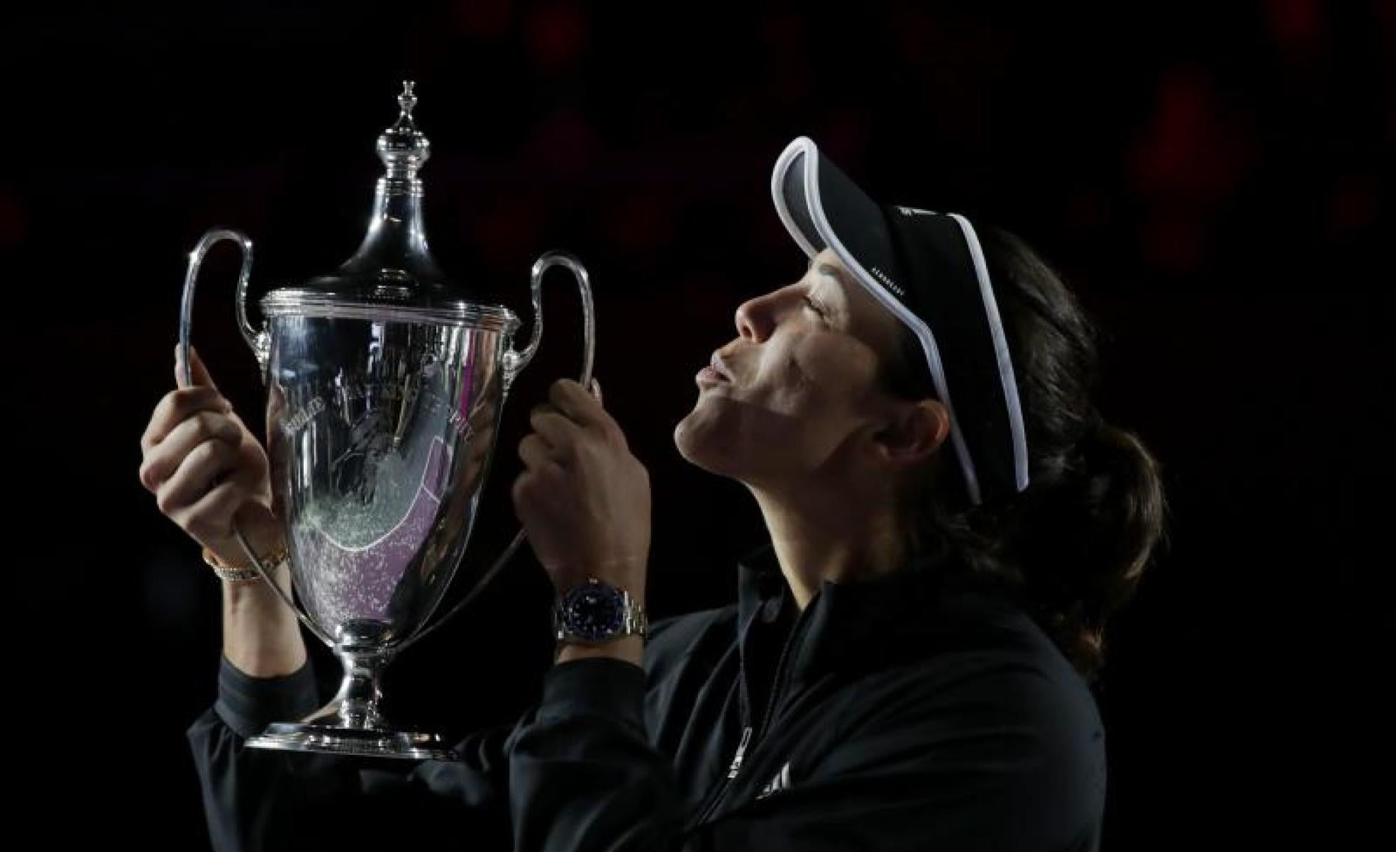 Garbiñe Muguruza celebra el título. 