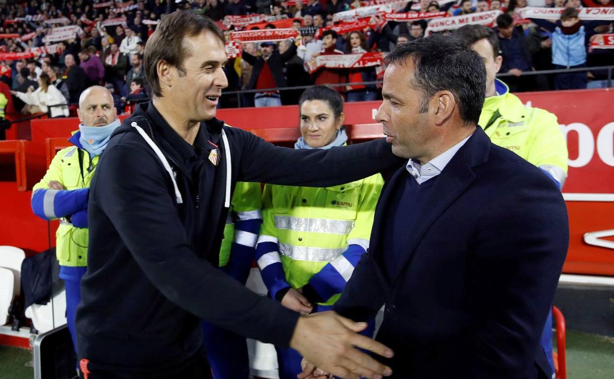 Lopetegui y Callleja se saludan en el Sevilla-Alavés de la pasada temporada.