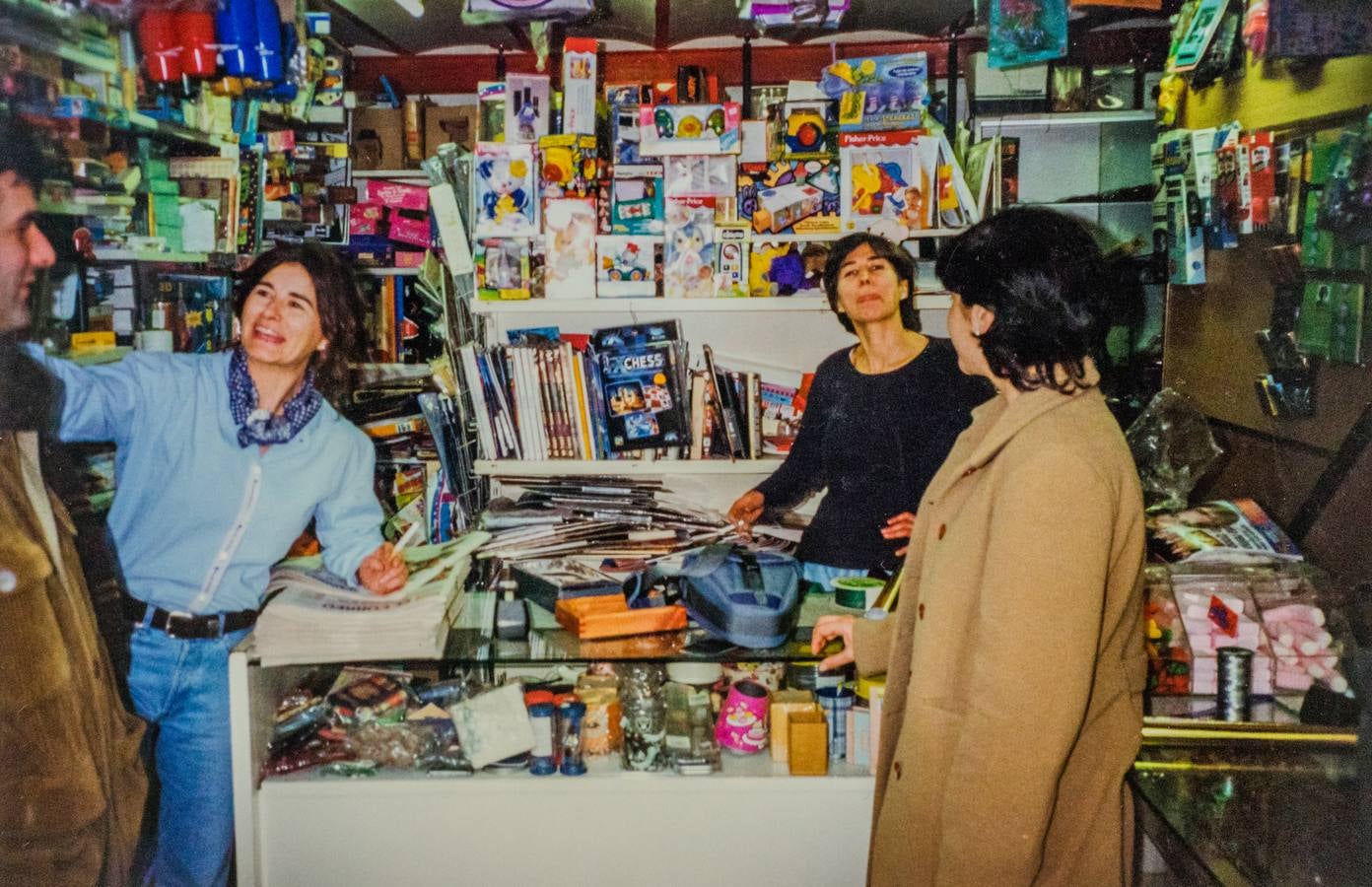 Las hermanas, de nuevo, en el negocio familiar.