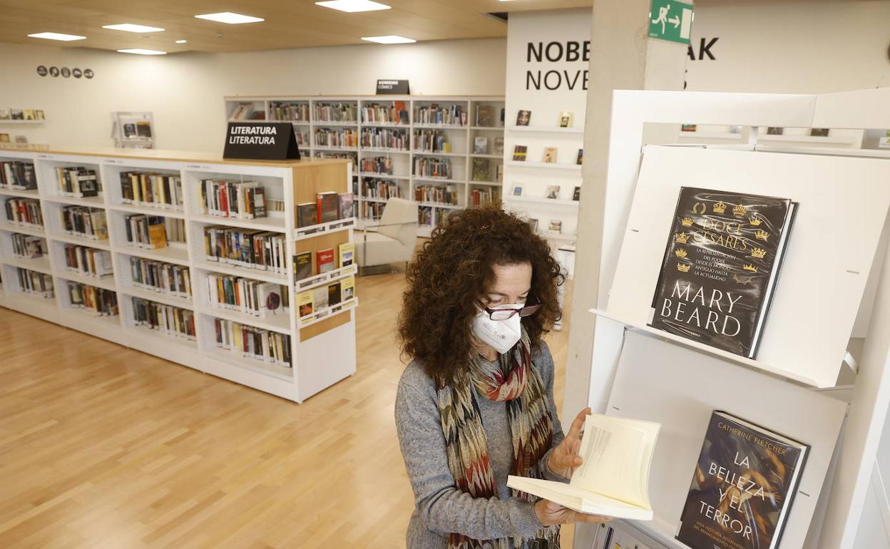 La biblioteca de Zabalgana es una de las 23 que suma la red municipal en Vitoria. 