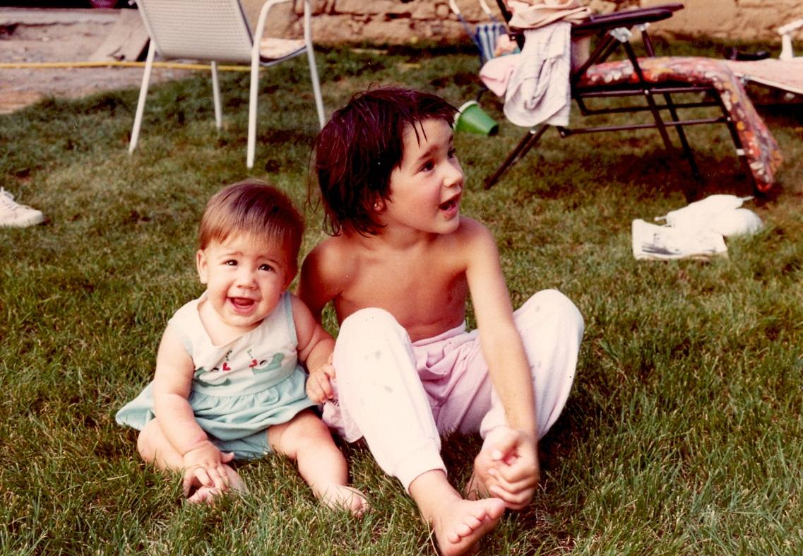 Livia y Gustavo, retratados de niños. 