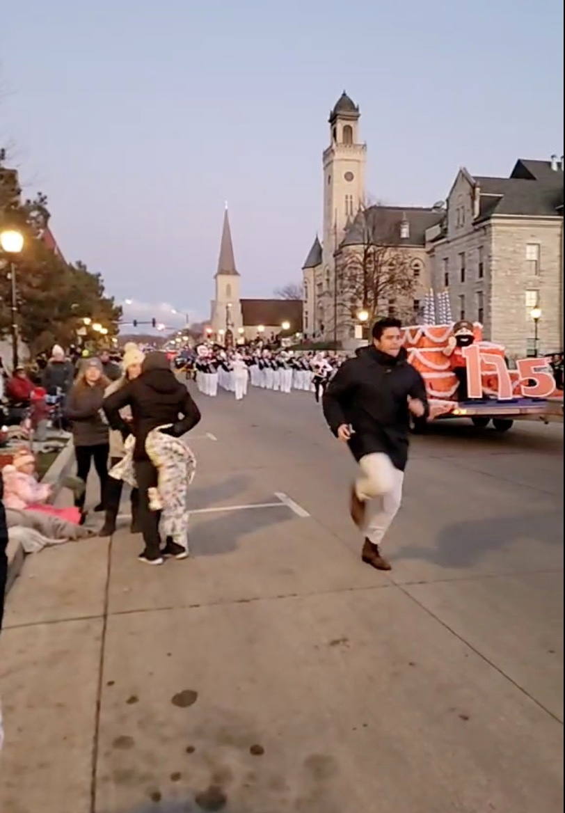 Fotos: Tragedia en Wisconsin: al menos cinco muertos y más de 40 heridos al abalanzarse un coche contra un desfile navideño