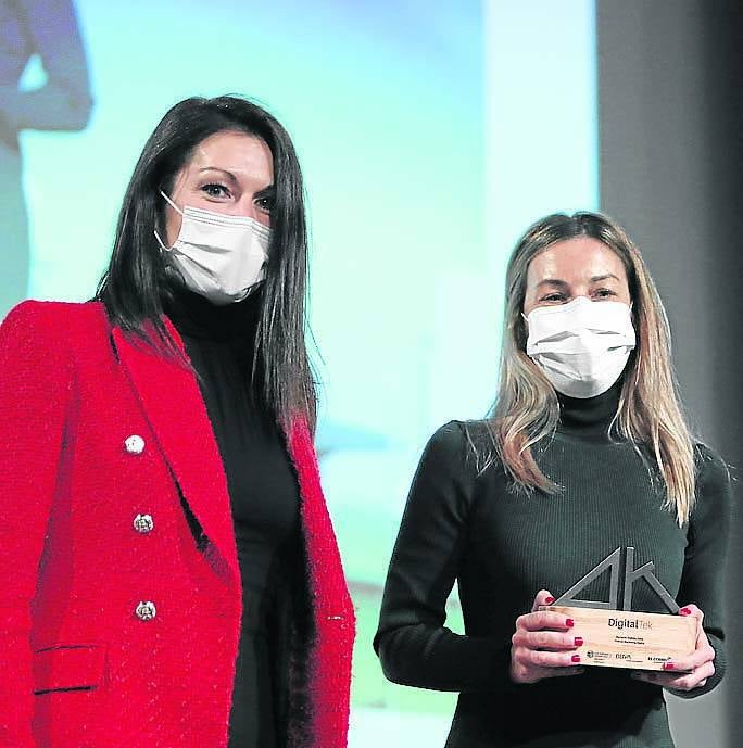 Marketing Digital. La concejala de Bilbao Oihane Agirregoitia, con Ainhoa Oyarbide, directora de Marca de Eroski. 