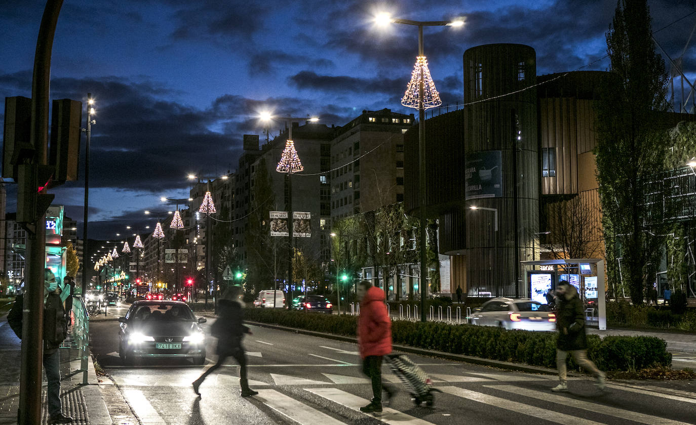 Fotos: Vitoria ya disfruta de su alumbrado navideño