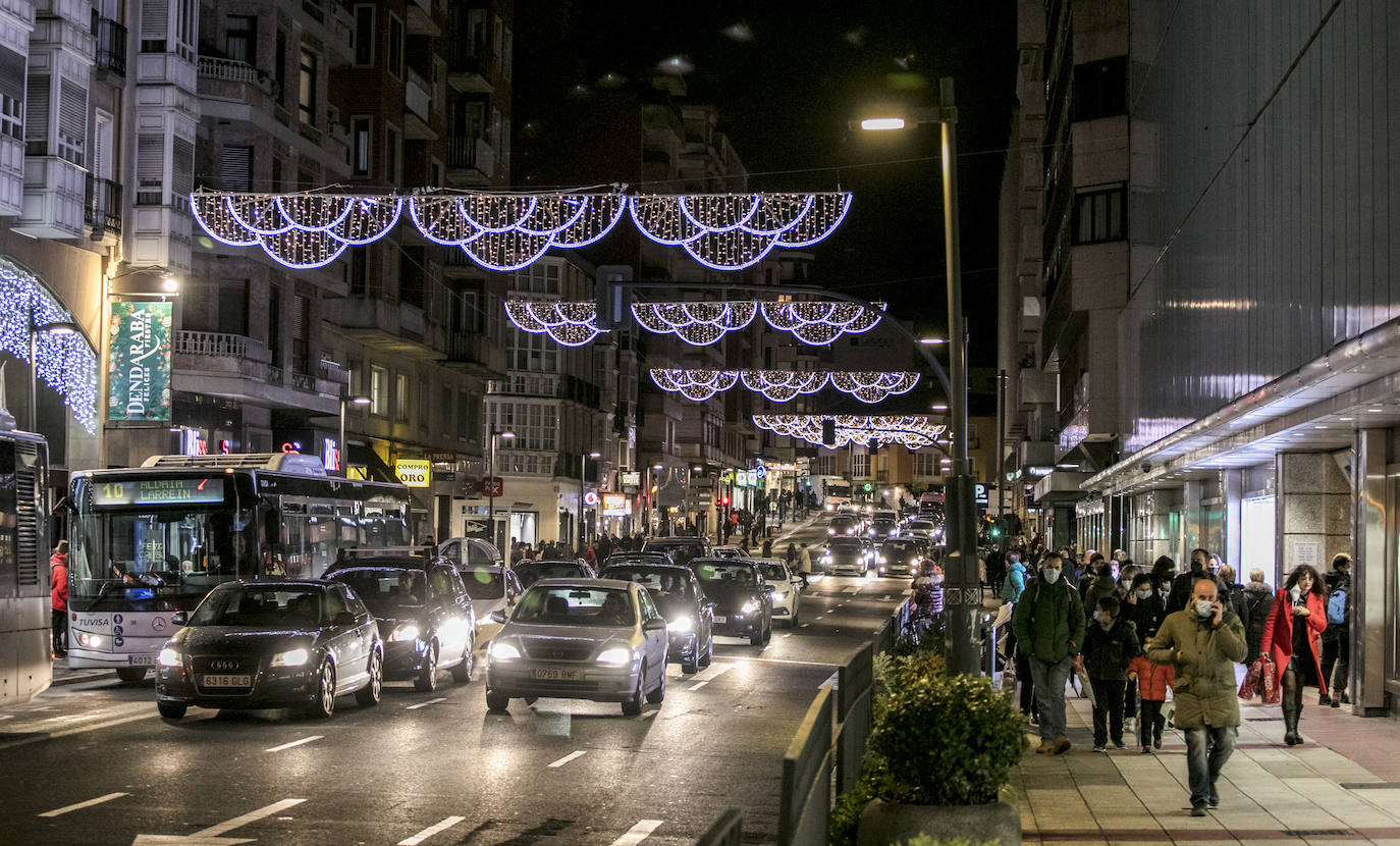 Fotos: Vitoria ya disfruta de su alumbrado navideño