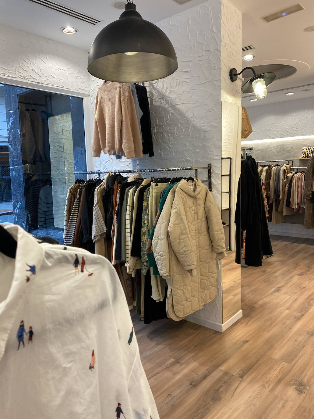 Fotos: La tienda de esta argentina llega al centro de Bilbao con muchos cuadros, rayas y jerséis de colores