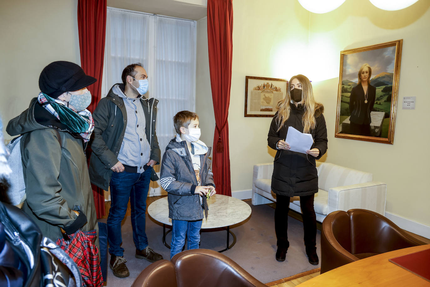 Fotos: Las Juntas Generales abren sus puertas sin rendijas para el virus