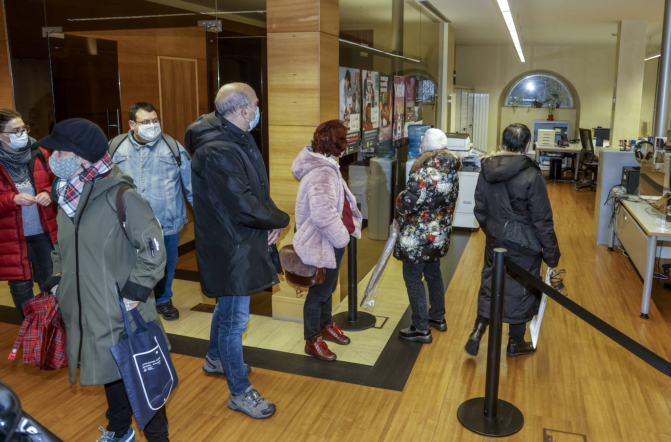 Fotos: Las Juntas Generales abren sus puertas sin rendijas para el virus