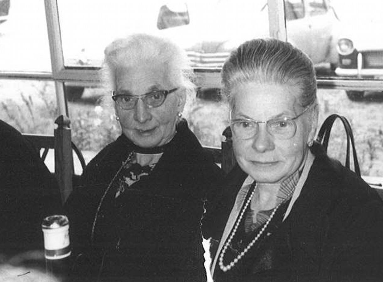 Las hermanas Asunción y Consuelo Knörr Ortiz de Urbina.