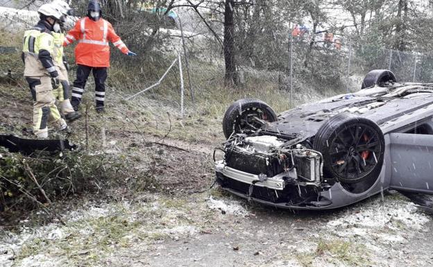 Vehículo accidentado en la A-1, a su paso por Salvatierra.