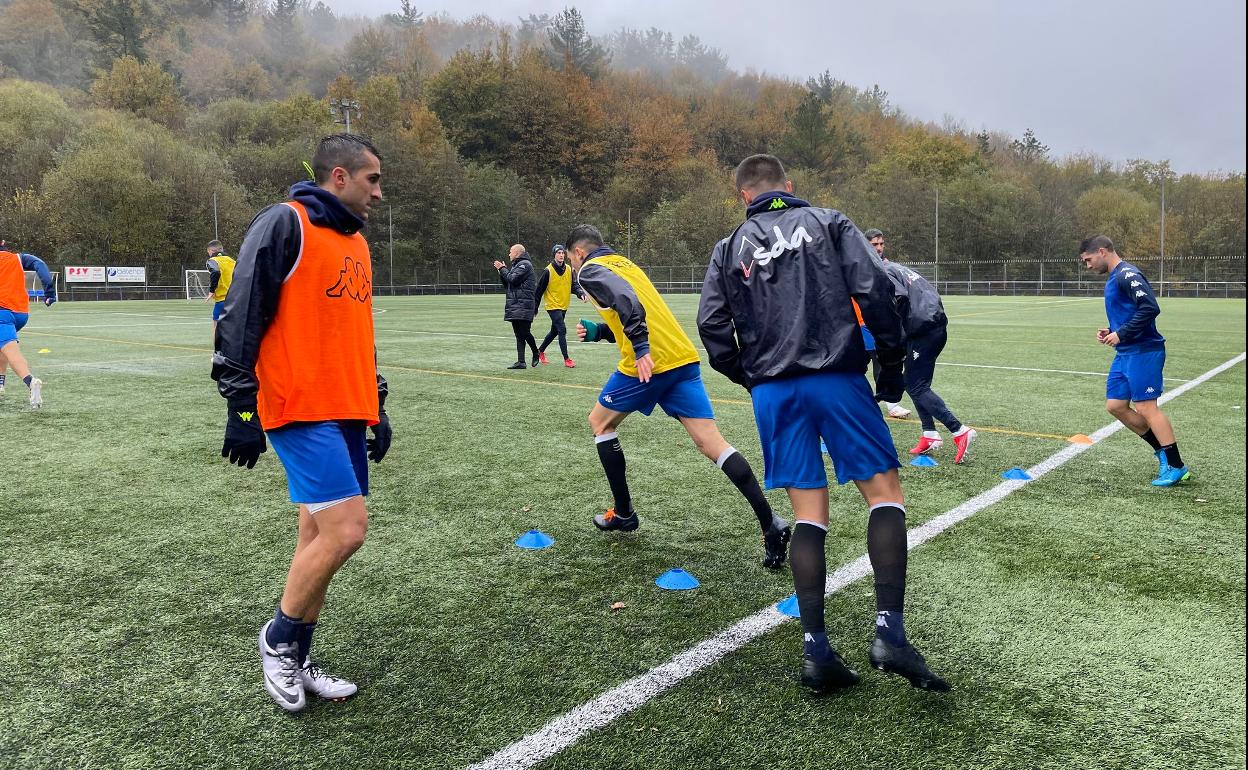 Los azules preparan el partido en Txolon. 
